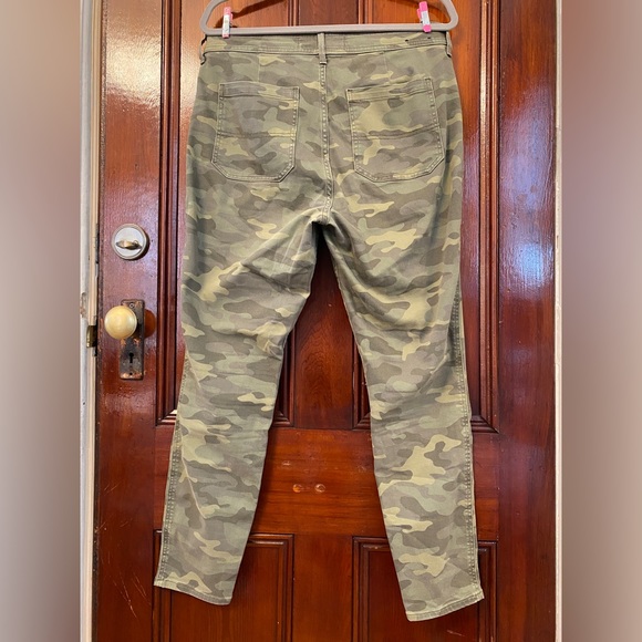 GAP 1969 High Rise Universal Camo Legging - Women’s Size 12/31R - Picture 2 of 4